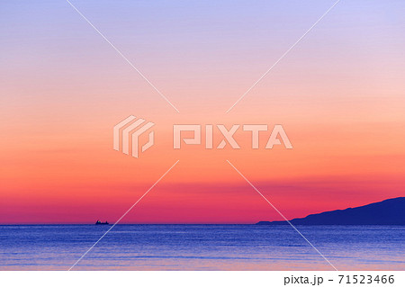 夕焼け 小焼け 日本海 茜色 の写真素材