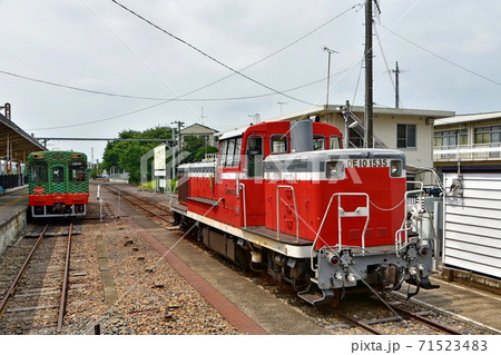 真岡鐵道 下館駅　DE10形ディーゼル機関車 ＆ 普通列車 モオカ14形 （ 茨城県 筑西市 ） 71523483