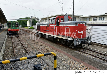 真岡鐵道 下館駅　DE10形ディーゼル機関車 ＆ 普通列車 モオカ14形 （ 茨城県 筑西市 ） 71523485