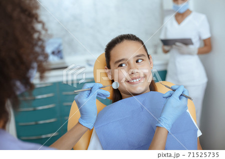 Healthy teeth, stomatology and medicine concept, cropped Healthy teeth, stomatology and medicine concept, cropped 71525735