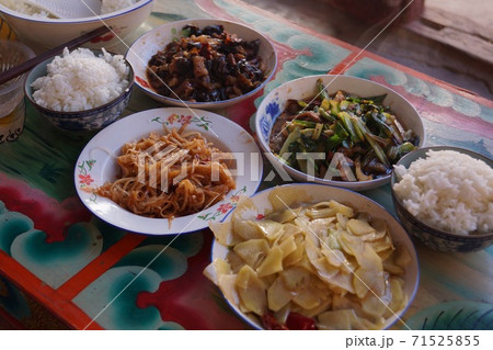 チベット・カム地方 丹巴(ダンバ)甲居村の家庭料理 チベット・カム地方 丹巴(ダンバ)甲居村の家庭料理 71525855