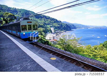 伊豆北川 駅　伊豆急行 8000系 普通列車 （ 静岡県 東伊豆 ） 71530557