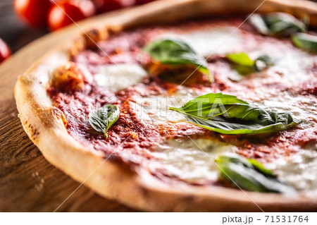 Pizza Napoletana - Napoli tomato sauce mozzarella and basil 71531764