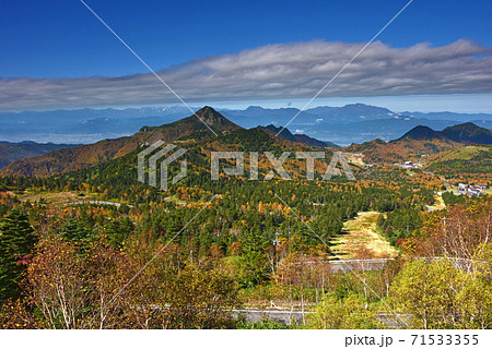 長野県と群馬県の県境　渋峠の紅葉　 71533355