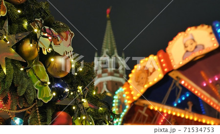 Russian carousel against the background of the Red Square against the background of the Kremlin. 71534753
