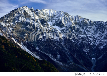新雪の穂高岳 新雪の穂高岳 71535795