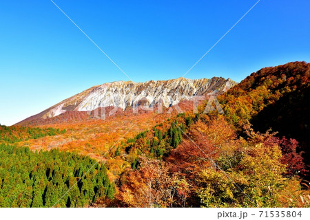 大山の紅葉 大山の紅葉 71535804
