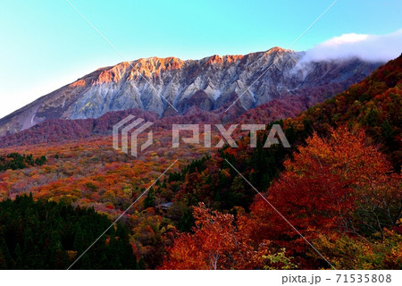 大山の紅葉 大山の紅葉 71535808