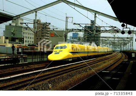 福山駅をドクターイエローが走る 71535843