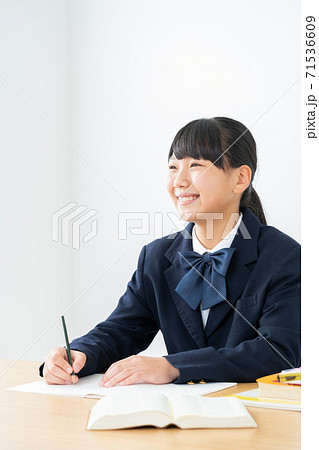 中学生 高校生 女性 勉強 受験 教育 学習 中学生 高校生 女性 勉強 受験 教育 学習 71536609