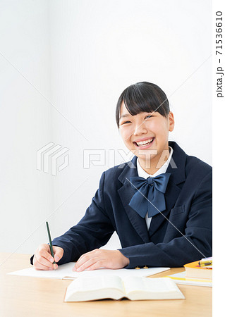 中学生 高校生 女性 勉強 受験 教育 学習 中学生 高校生 女性 勉強 受験 教育 学習 71536610