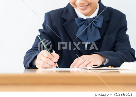 中学生 高校生 女性 勉強 受験 教育 学習 中学生 高校生 女性 勉強 受験 教育 学習 71536613
