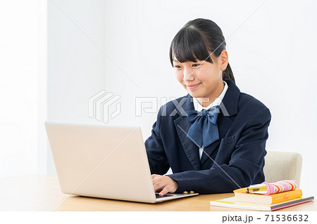 中学生 高校生 女性 勉強 受験 教育 学習 中学生 高校生 女性 勉強 受験 教育 学習 71536632