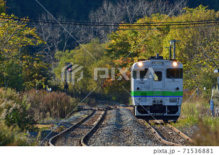 上厚内信号を通過するキハ40系普通列車 上厚内信号を通過するキハ40系普通列車 71536881