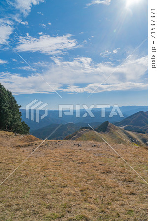 亀山峠と亀山（曽爾高原） 71537371