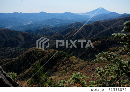 紅葉と富士山。 71538075