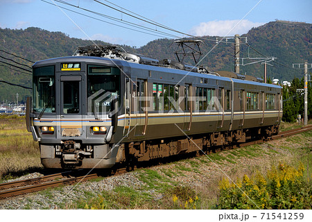 福知山線を走る223系5500番台普通電車の写真素材 [71541259] - PIXTA