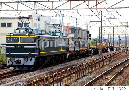 東海道本線を行くEF81113レール輸送列車 71541300