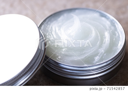 お肌の保湿対策ワセリン 71542857