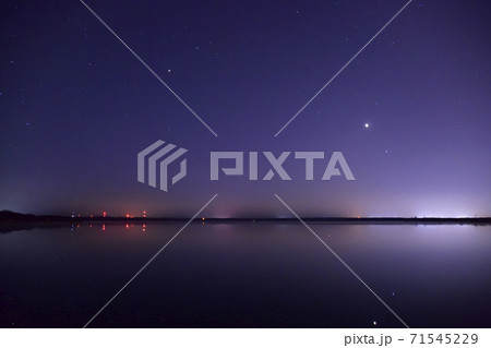 北海道苫小牧市ウトナイ湖と星空の風景を撮影 北海道苫小牧市ウトナイ湖と星空の風景を撮影 71545229