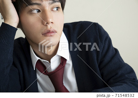 男子学生のポートレート 男子学生のポートレート 71548532