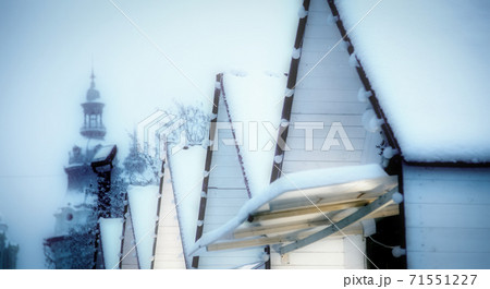 christmas market in the city 71551227