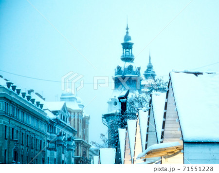 christmas market in the city 71551228