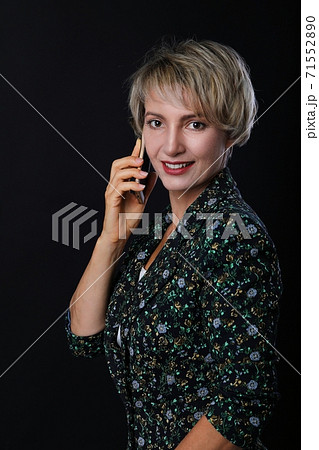 Pretty business woman portrait 71552890