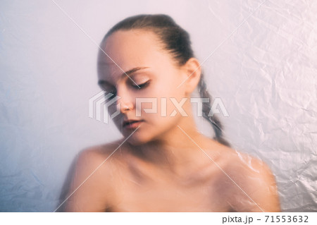 female beauty defocused woman portrait wrinkled 71553632