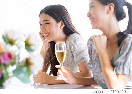 Women, party, drinking Women, party, drinking 71555132