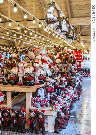 Christmas Market near Town Hall on Albert Square in Manchester 71556480