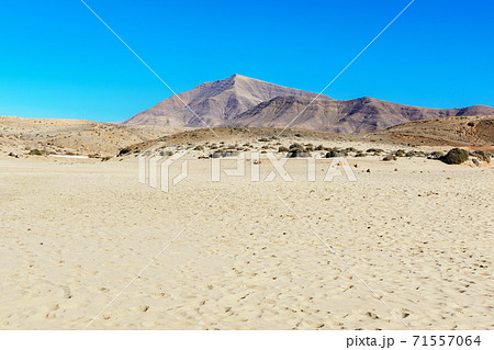 Footpath to Papagayo beaches 71557064