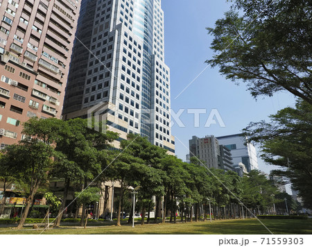 台湾 高雄 新光路・星光園道・亜太財経広場大楼 Xinguang Road, Kaohsiung 台湾 高雄 新光路・星光園道・亜太財経広場大楼 Xinguang Road, Kaohsiung 71559303