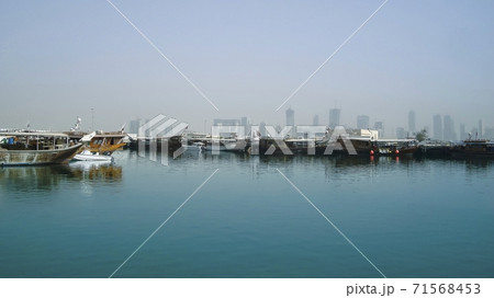 カタール・ドーハ ドーハ湾と高層ビル群 / Doha, Qatar カタール・ドーハ ドーハ湾と高層ビル群 / Doha, Qatar 71568453