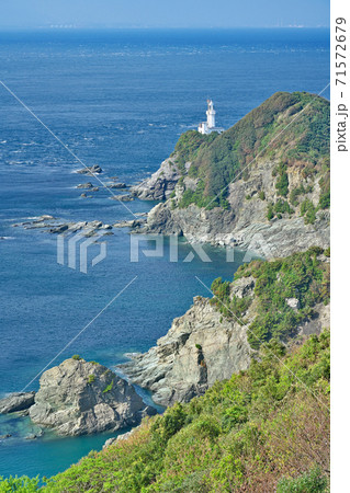 【佐田岬灯台 (水尻展望台より)】 愛媛県西宇和郡伊方町正野 【佐田岬灯台 (水尻展望台より)】 愛媛県西宇和郡伊方町正野 71572679