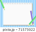 スケッチブックと色鉛筆のフレーム 71573022