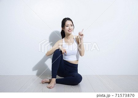 女性　　アスリート　スポーツ 71573870