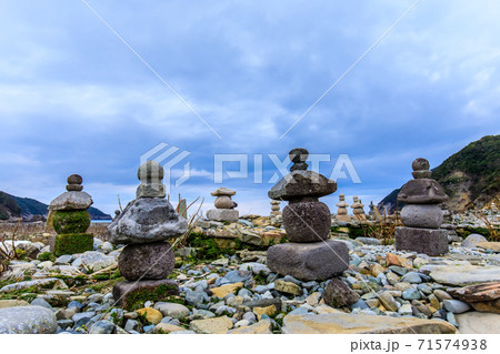 日島の石塔群　【長崎県南松浦郡新上五島町】 71574938
