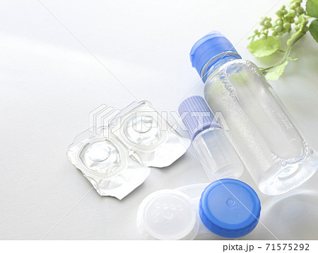 ソフトコンタクトレンズの装着キット 洗浄液、保存ケース、ドライアイ目薬 ソフトコンタクトレンズの装着キット 洗浄液、保存ケース、ドライアイ目薬 71575292