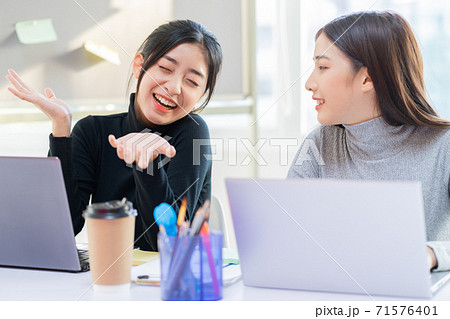 Women business conversation Women business conversation 71576401