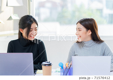 Women business conversation 71576412