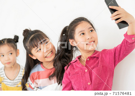 Children using smartphone 71576481