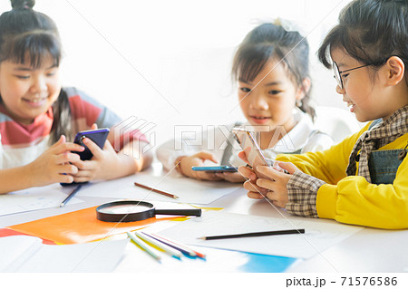 Children using smartphone 71576586