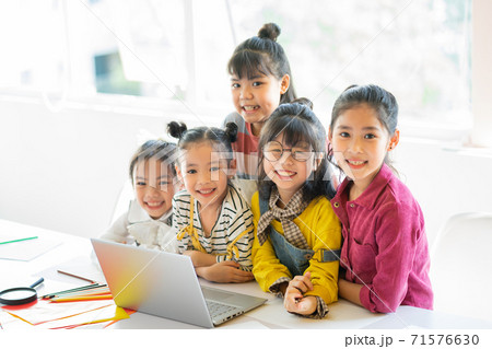 Group of kid, technology 71576630