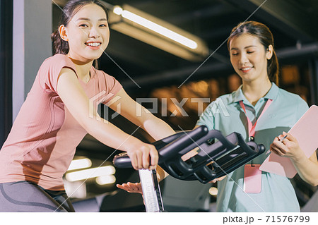 Woman gym, trainer 71576799