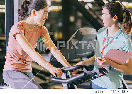 Woman gym, trainer 71576803