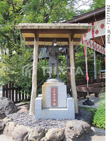 新型コロナ流行下の二宮金次郎像 71577982