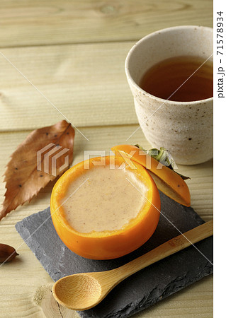 柿を丸ごと一つ使った柿プリンとお茶 柿を丸ごと一つ使った柿プリンとお茶 71578934