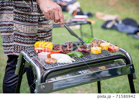 バーベキュー 71580942