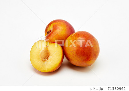プラム フルーツ 果物 71580962